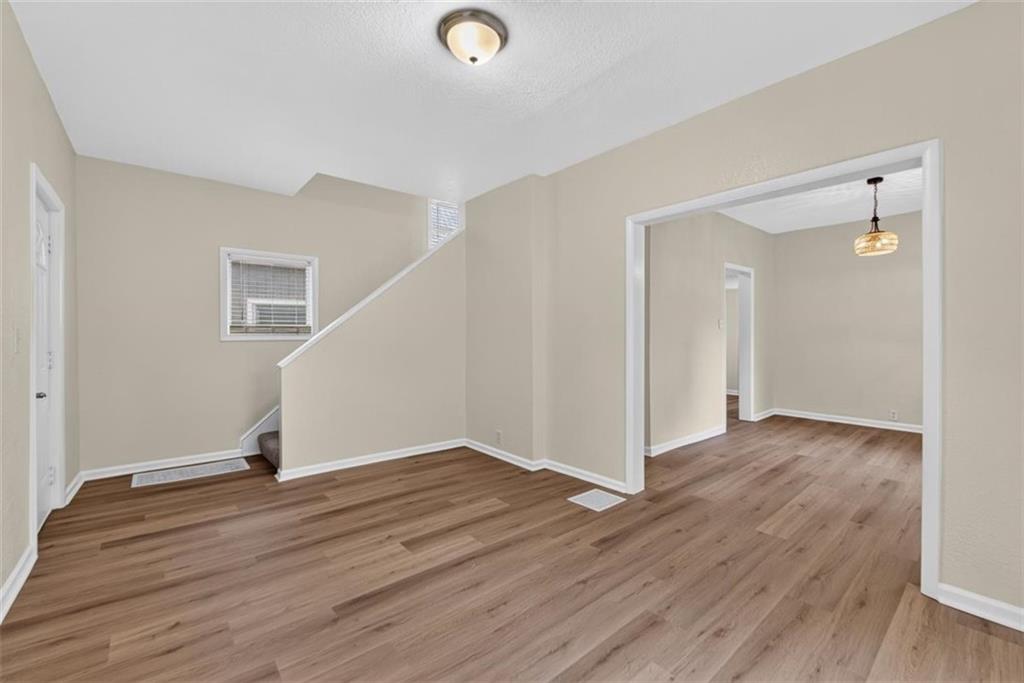 433 Oakley Avenue Property Photo 5