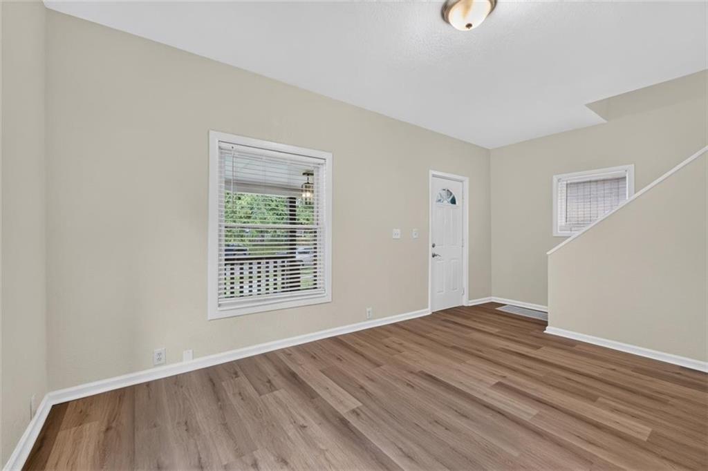 433 Oakley Avenue Property Photo 6