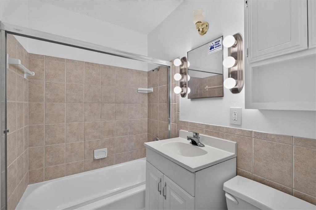 5913 W 101st Place Property Photo 17