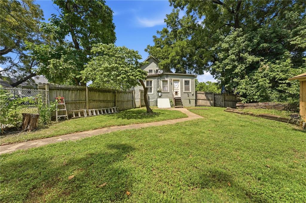 812 Cedar Street Property Photo 3