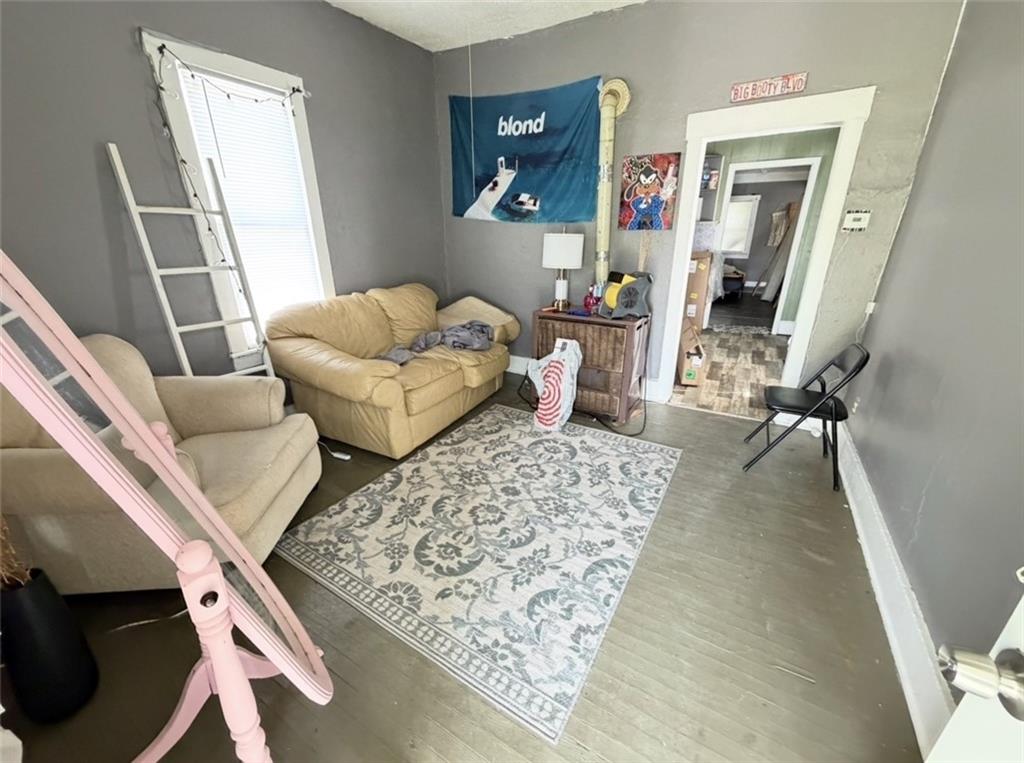 424 Thompson Avenue Property Photo 3