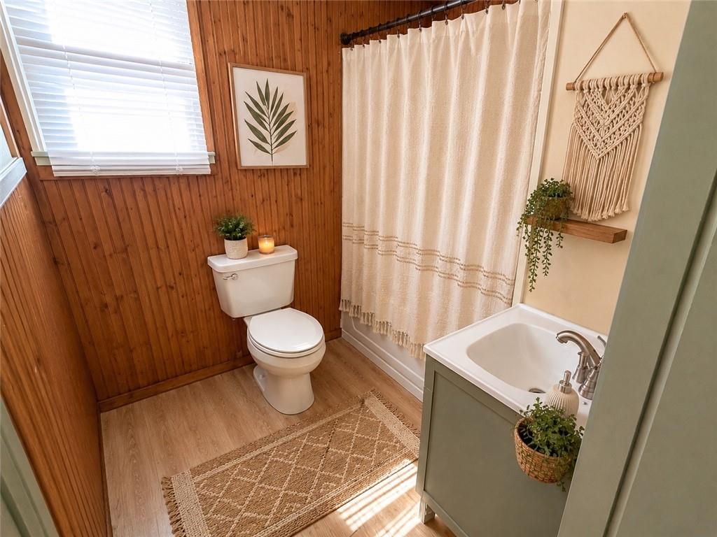 424 Thompson Avenue Property Photo 9