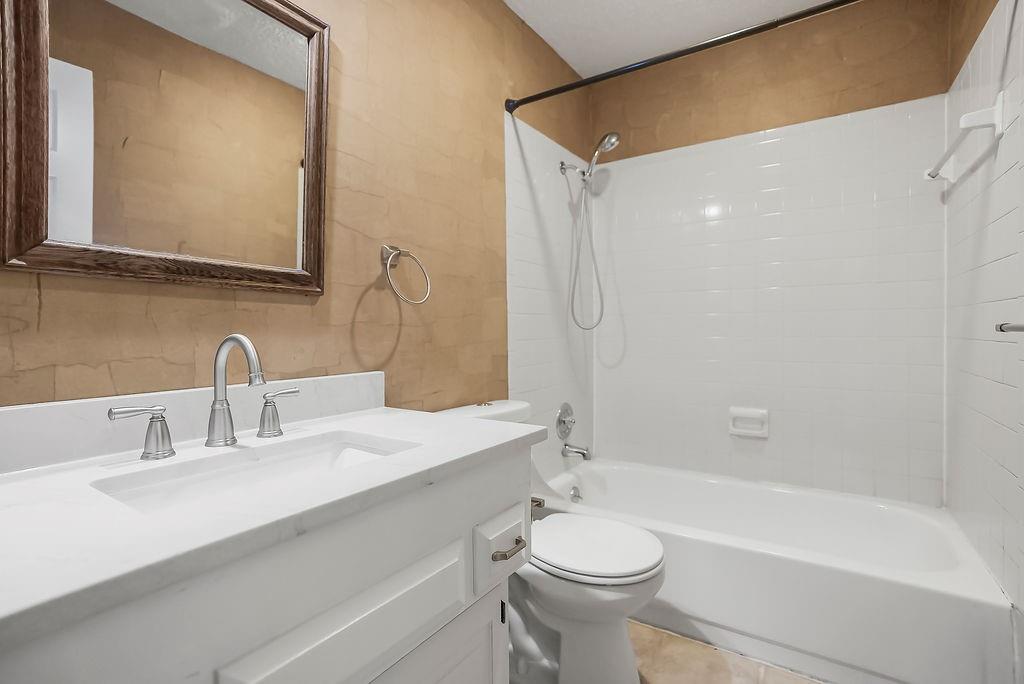 10740 W 115th Street Property Photo 21