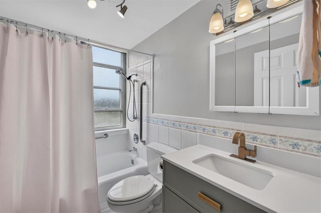 333 W Meyer Boulevard Property Photo 15