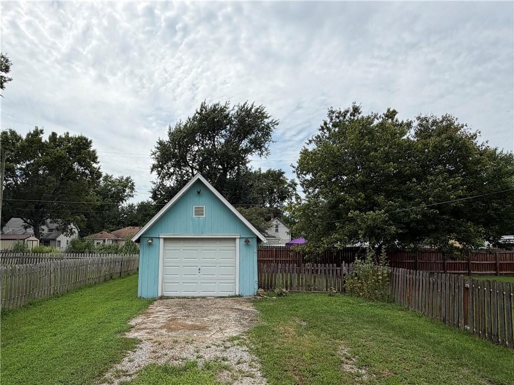 610 S Maple Street Property Photo 31