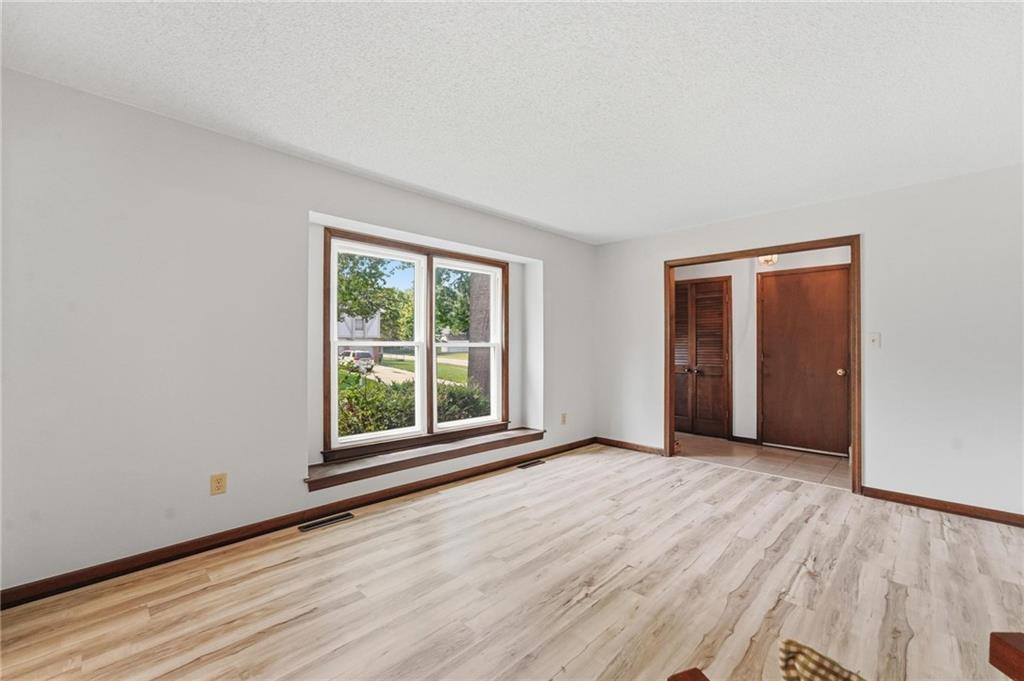 400 S Normandy Drive Property Photo 5