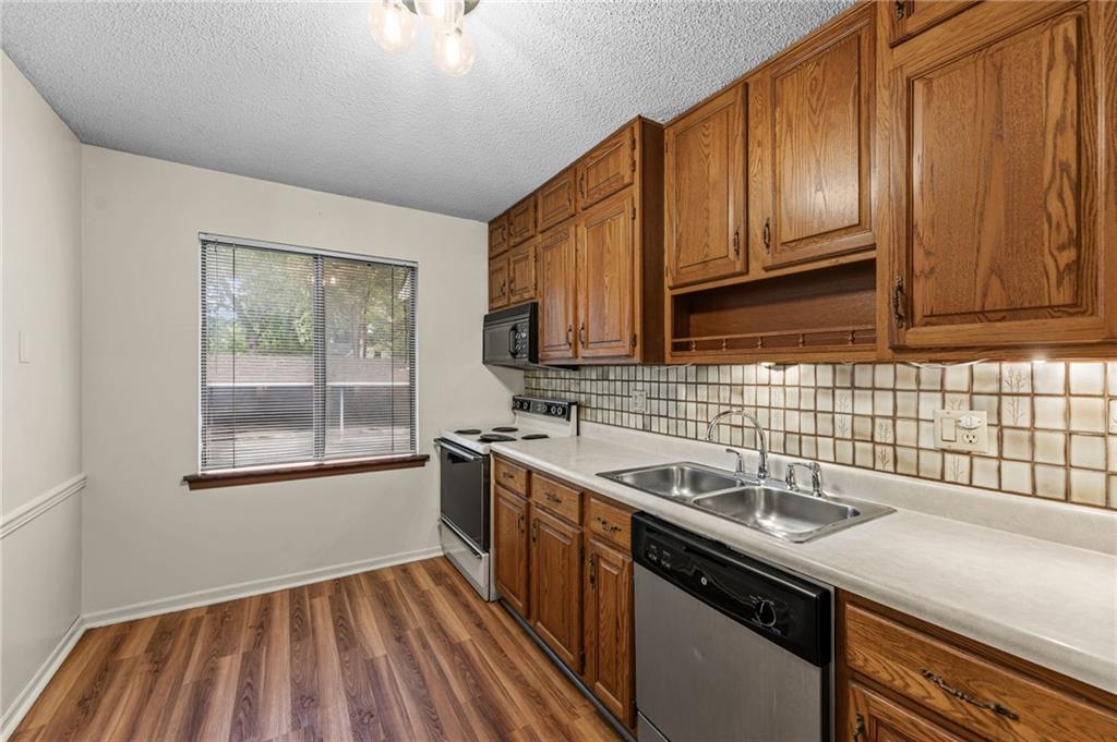8143 Holmes Road Property Photo 4
