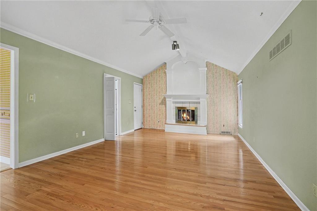 2100 Crescent Drive Property Photo 4