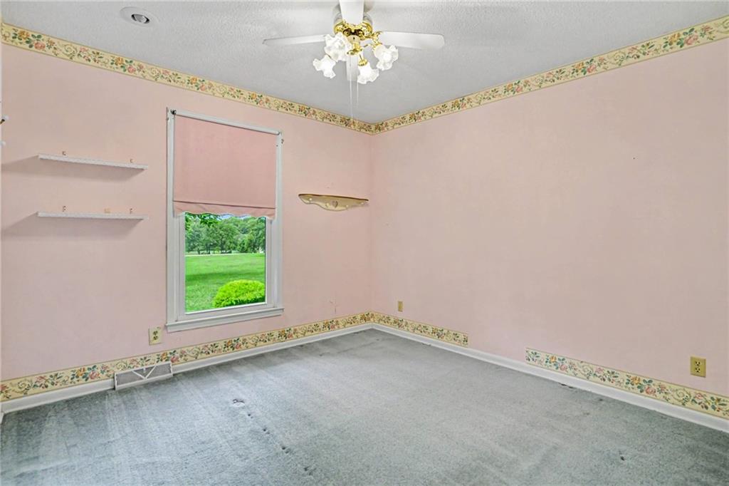 2100 Crescent Drive Property Photo 10