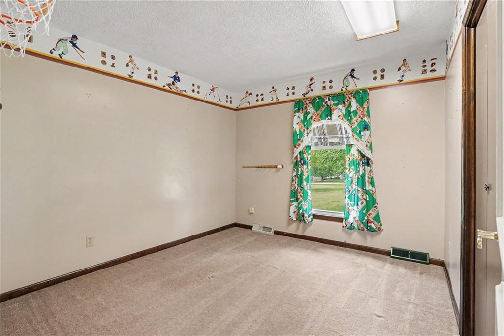 2100 Crescent Drive Property Photo 11