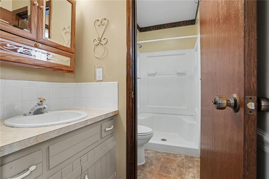2100 Crescent Drive Property Photo 14
