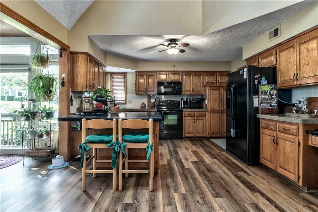 18502 W 114th Street Property Photo 10