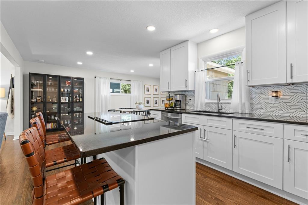 8802 Belleview Avenue Property Photo 6