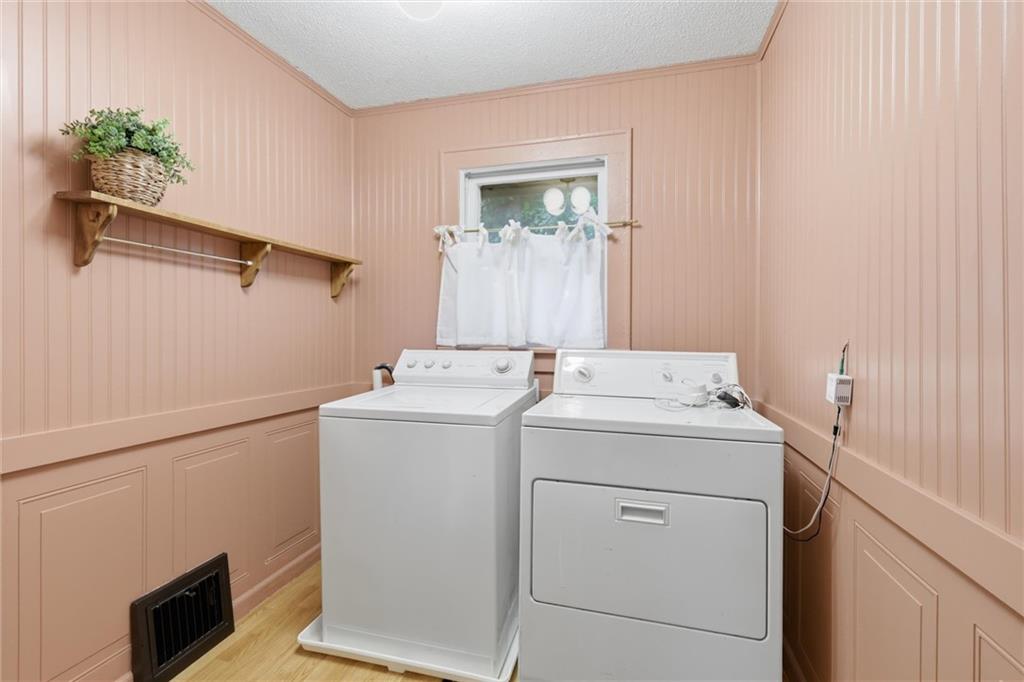 211 W 77th Terrace Property Photo 27