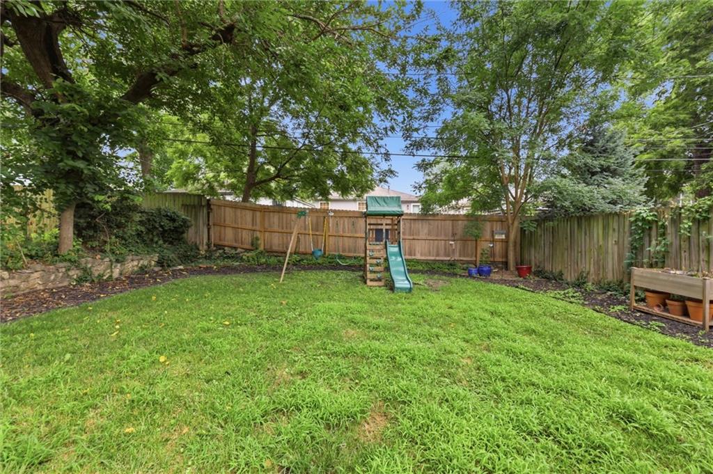 211 W 77th Terrace Property Photo 32