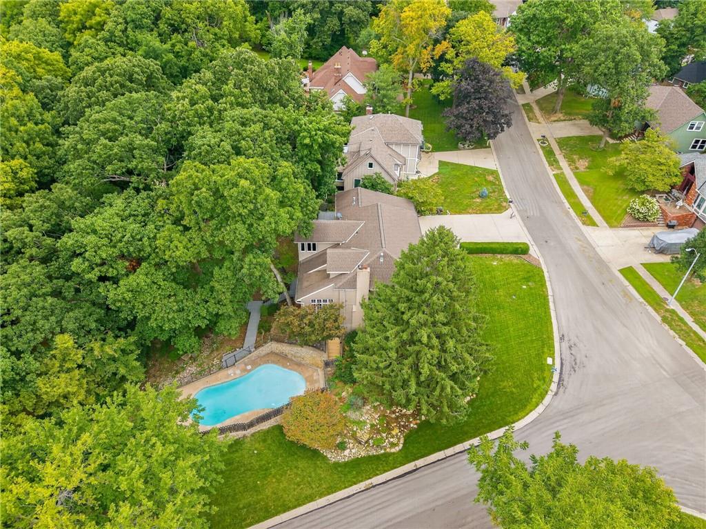 1340 Camelot Drive Property Photo 3