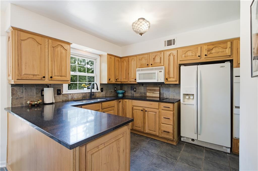 12739 Overbrook Road Property Photo 5