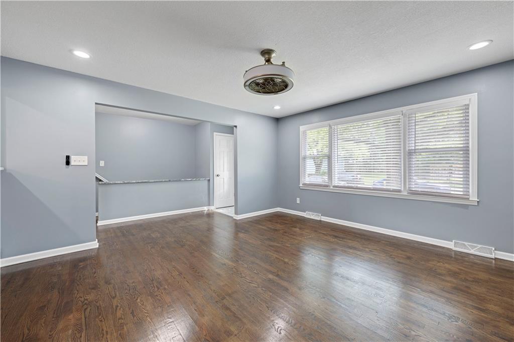7404 Willow Avenue Property Photo 8