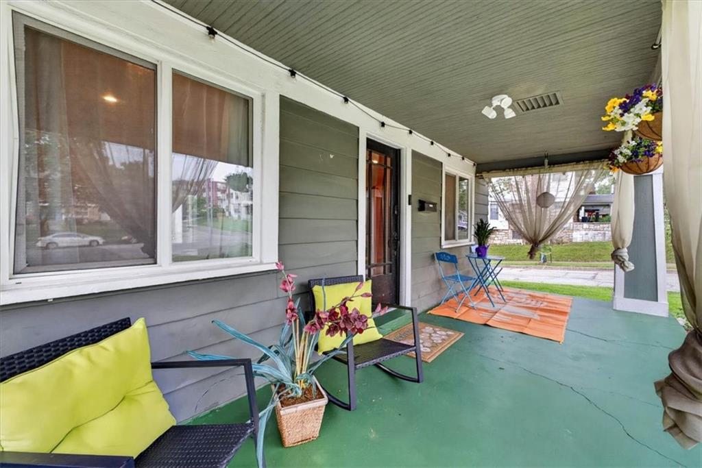301 N Van Brunt Boulevard Property Photo 6