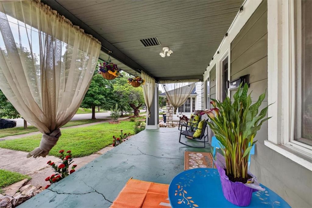 301 N Van Brunt Boulevard Property Photo 8