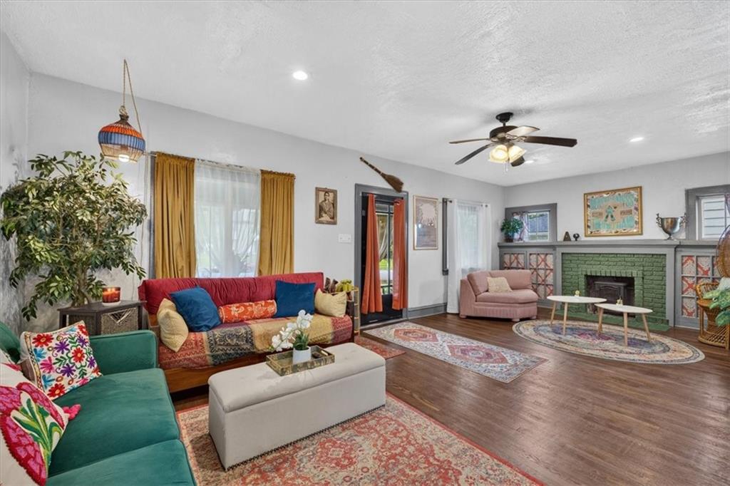 301 N Van Brunt Boulevard Property Photo 10
