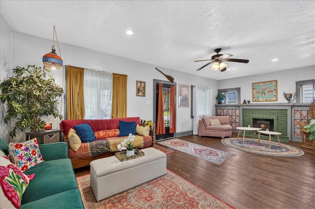 301 N Van Brunt Boulevard Property Photo 11