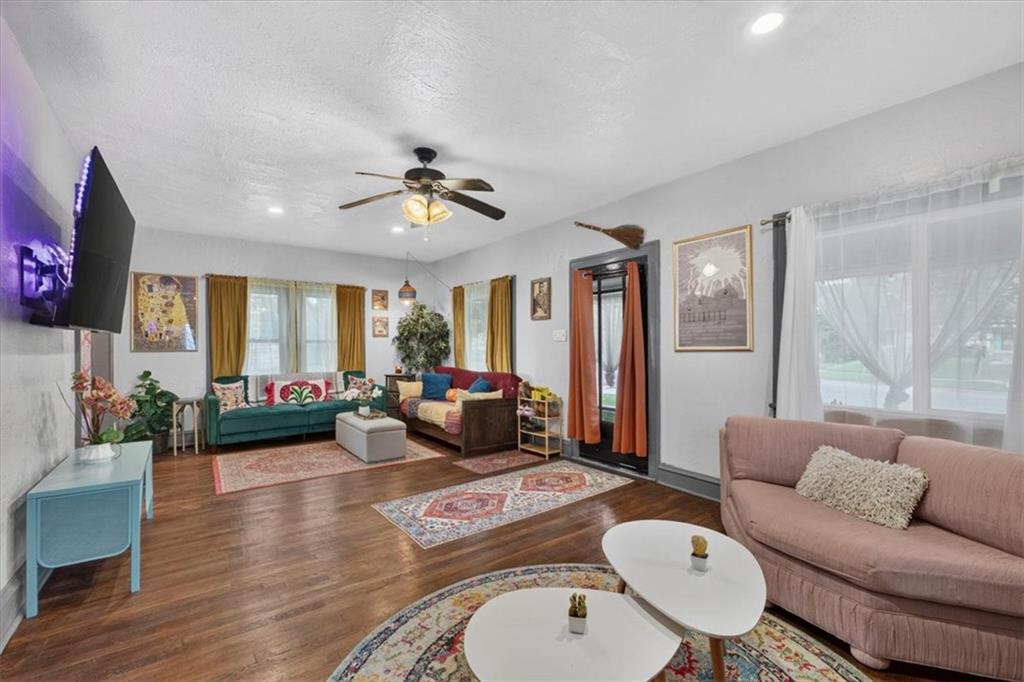 301 N Van Brunt Boulevard Property Photo 12
