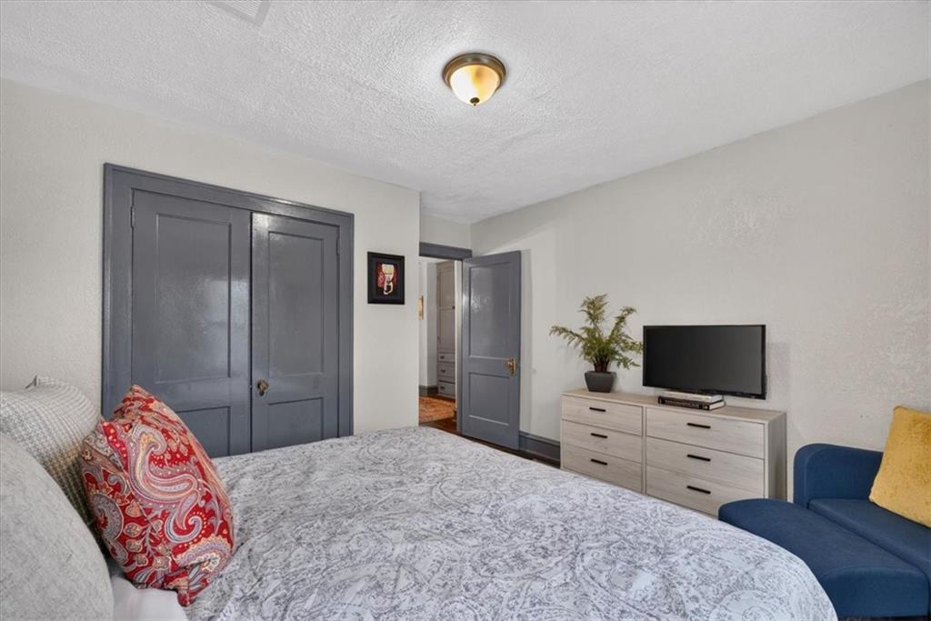 301 N Van Brunt Boulevard Property Photo 37