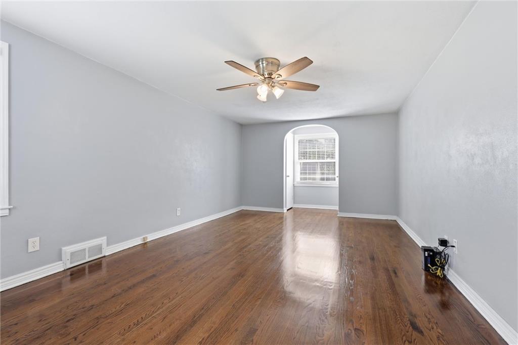 8004 Holmes Road Property Photo 18