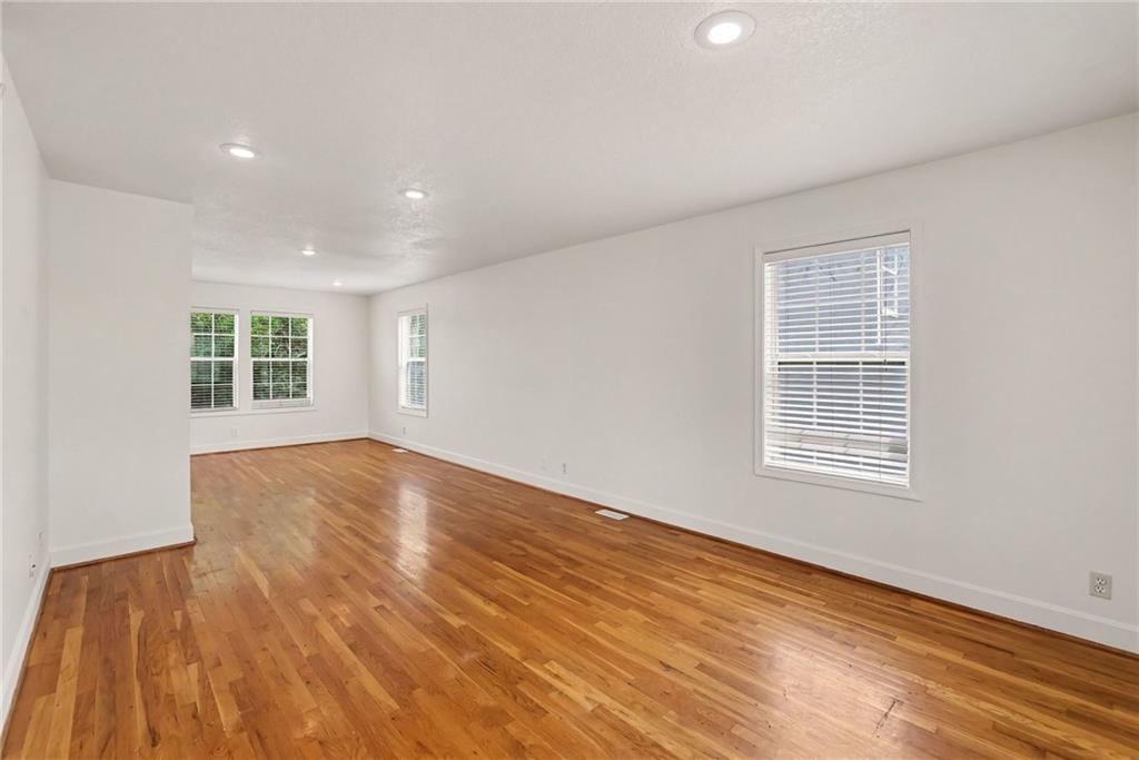 1112 E 81st Street Property Photo 4