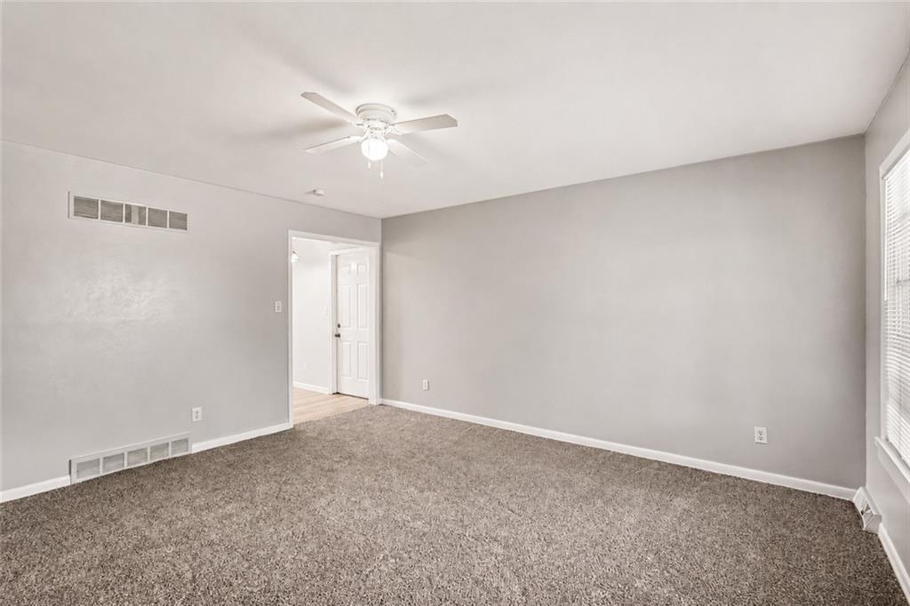 6307 E 154th Terrace Property Photo 4