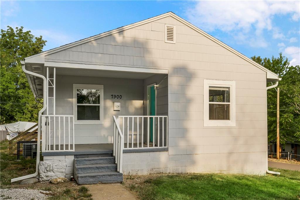 7900 Chestnut Avenue Property Photo 2