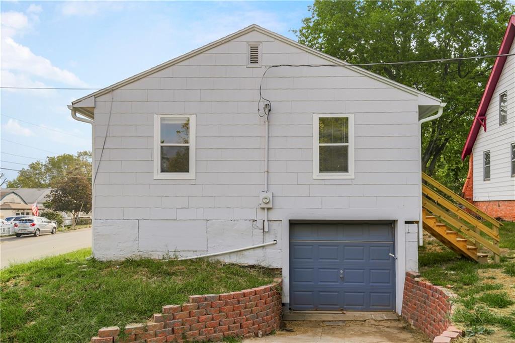 7900 Chestnut Avenue Property Photo 4