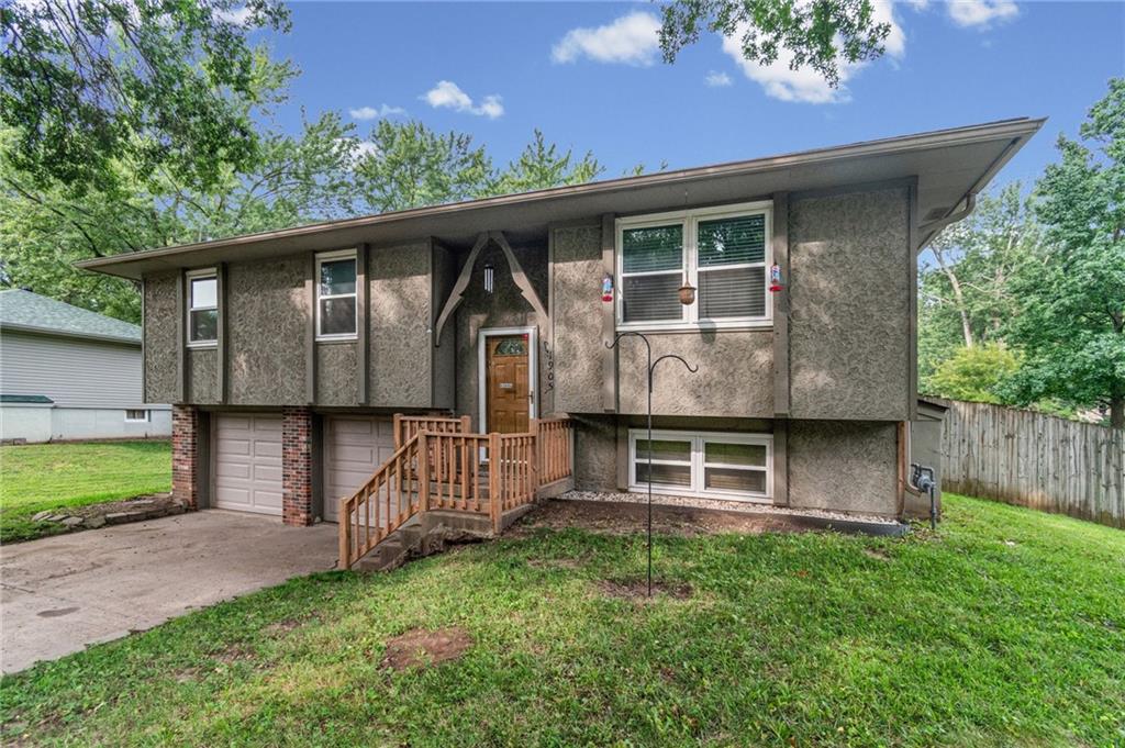 1905 S Speas Drive Property Photo 3