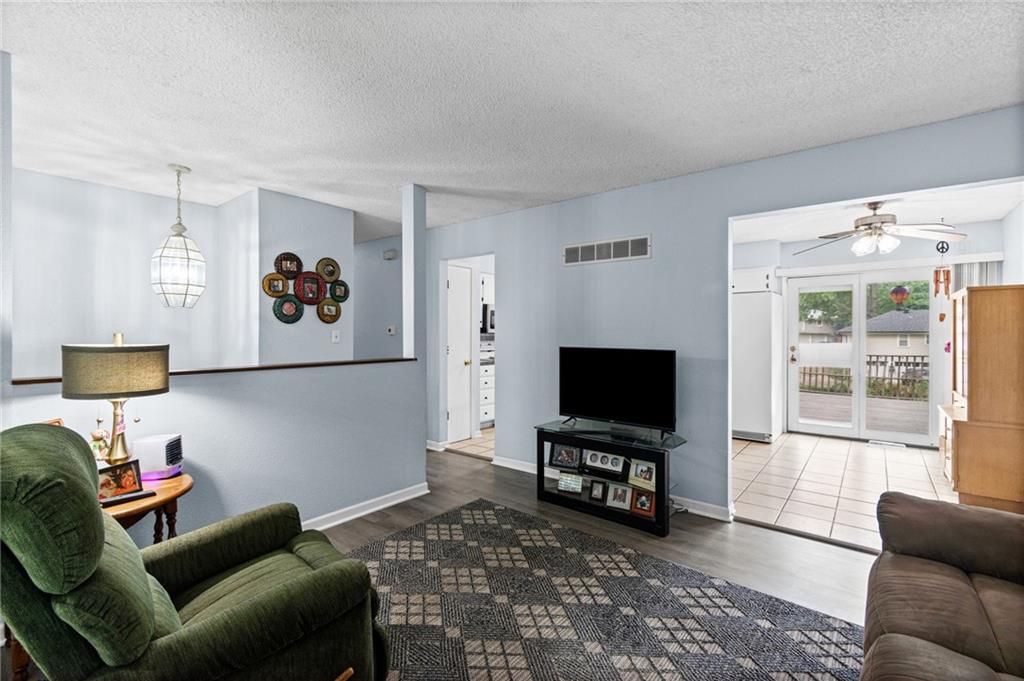 1905 S Speas Drive Property Photo 6
