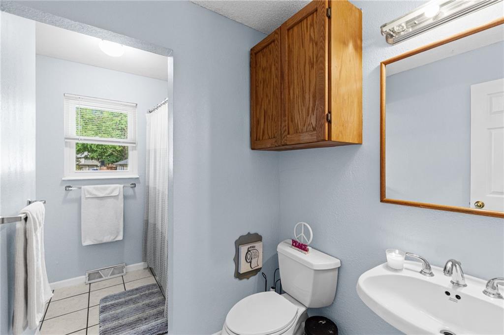 1905 S Speas Drive Property Photo 14