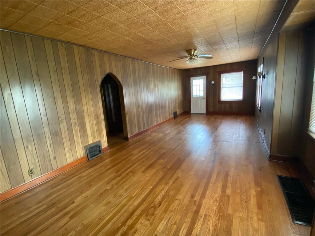 2701 Parallel Avenue Property Photo 4