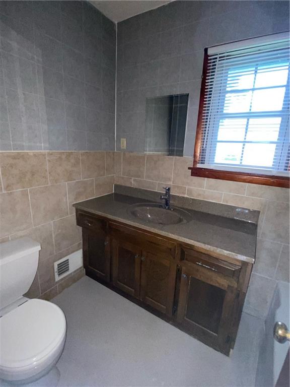 2701 Parallel Avenue Property Photo 8