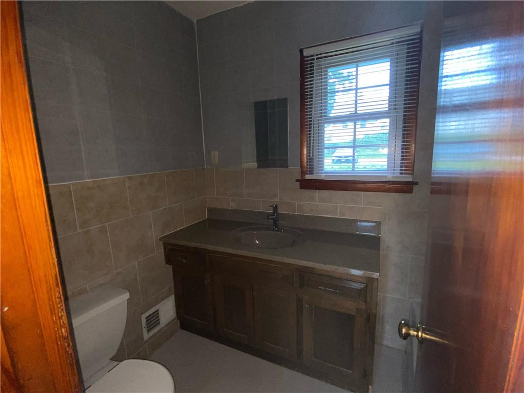 2701 Parallel Avenue Property Photo 9