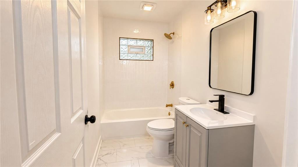 9425 E 67th Terrace Property Photo 13