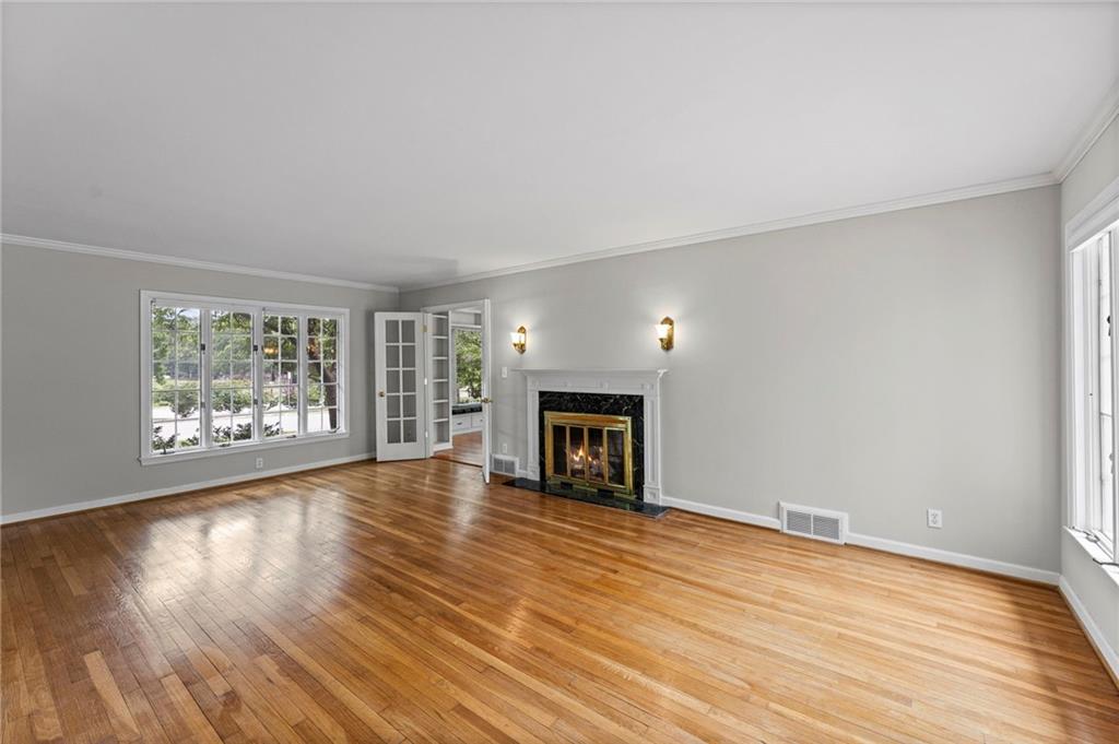 437 W 66th Terrace Property Photo 4