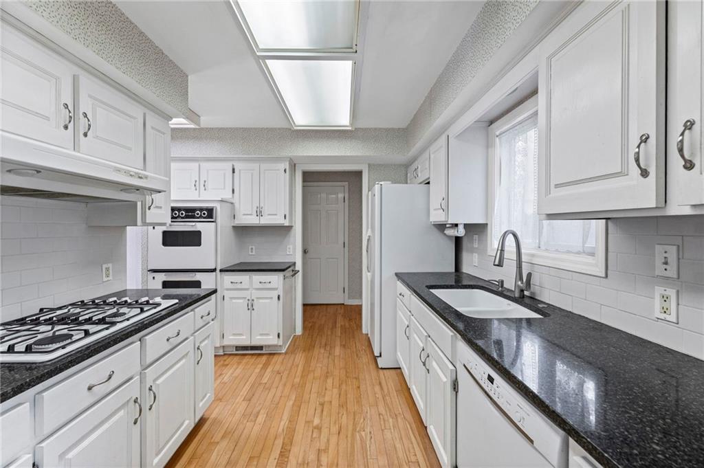437 W 66th Terrace Property Photo 11