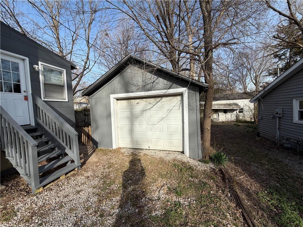 1915 S Overton Avenue Property Photo 6