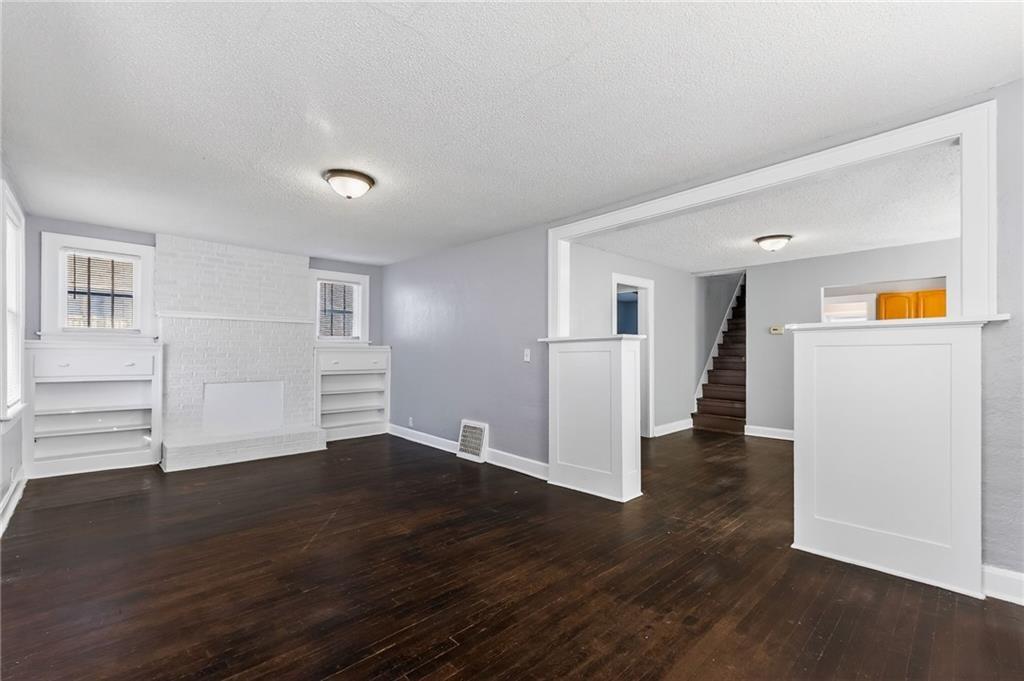 1915 S Overton Avenue Property Photo 11