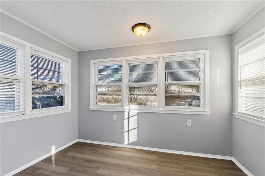 1915 S Overton Avenue Property Photo 18