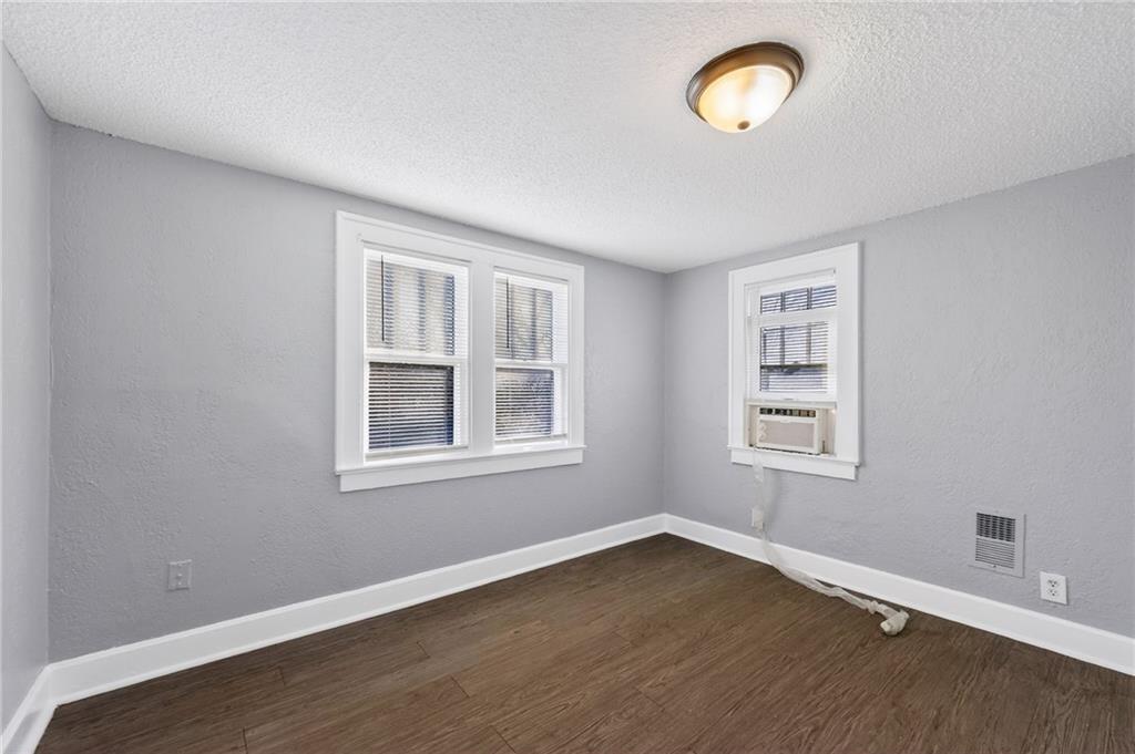1915 S Overton Avenue Property Photo 25