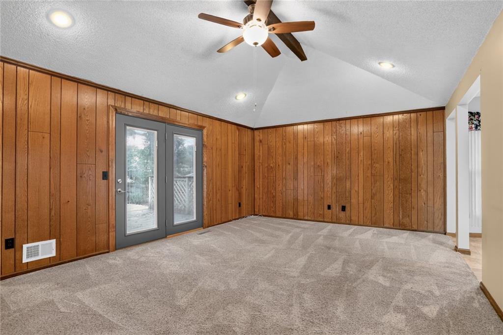 1113 S Valley Road Property Photo 5