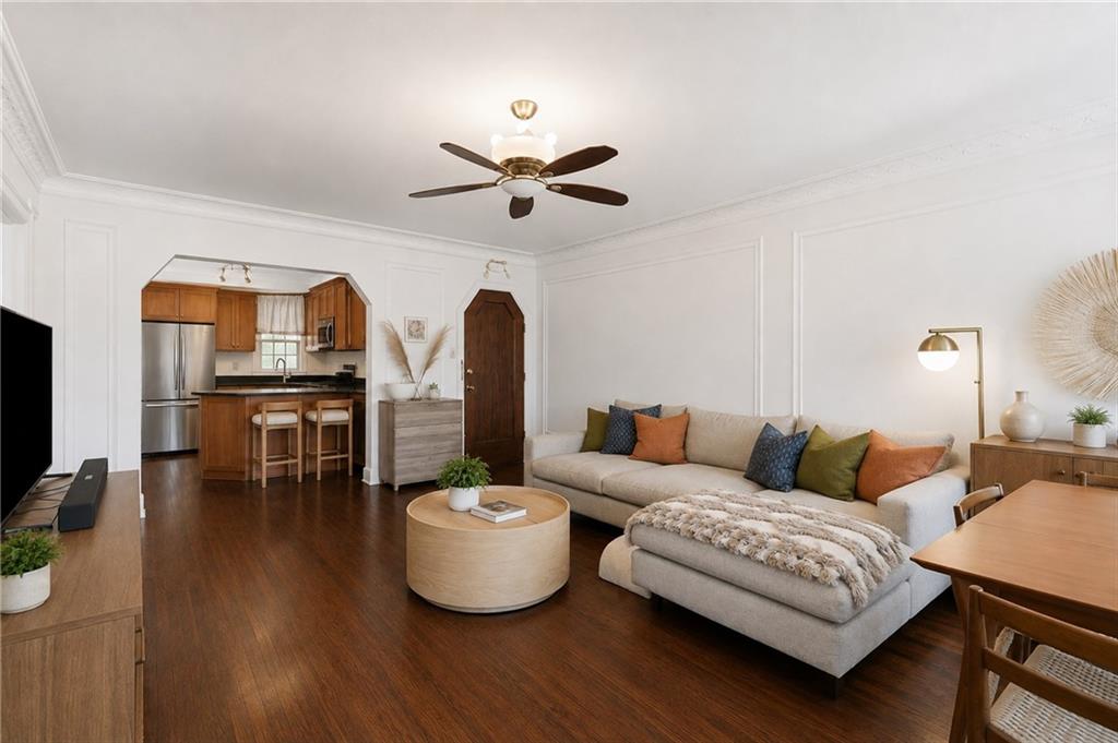 807 W 48th Street Property Photo 5