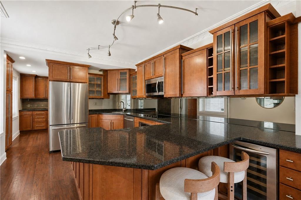 807 W 48th Street Property Photo 10
