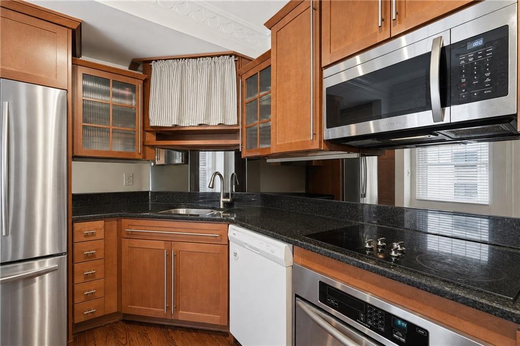 807 W 48th Street Property Photo 11